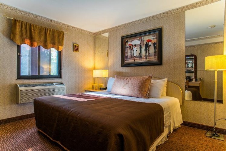 DOUBLE KING SIZE BED Room