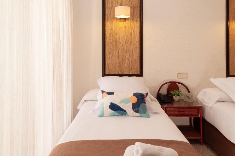 TRIPLE STANDARD Room