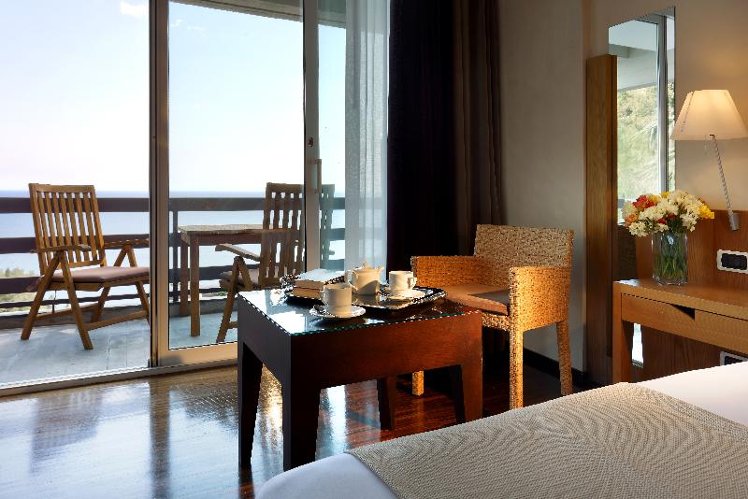 Double or Twin SIDE SEA VIEW Room