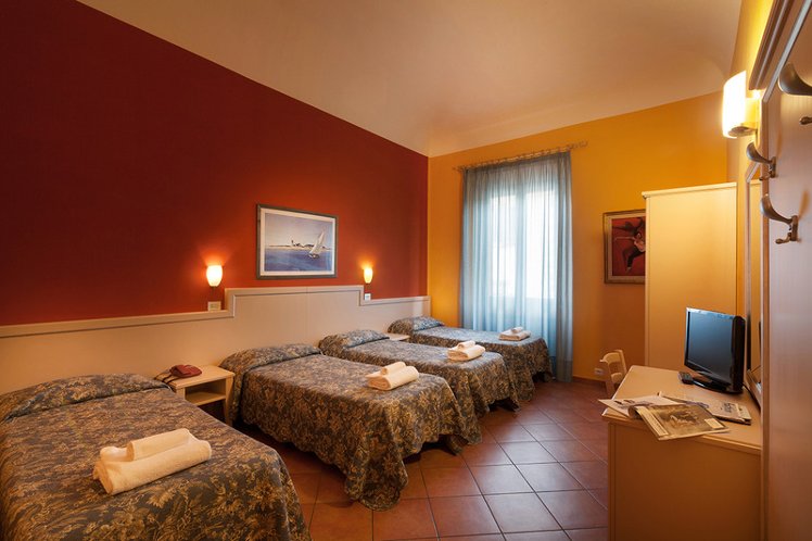QUADRUPLE STANDARD Room
