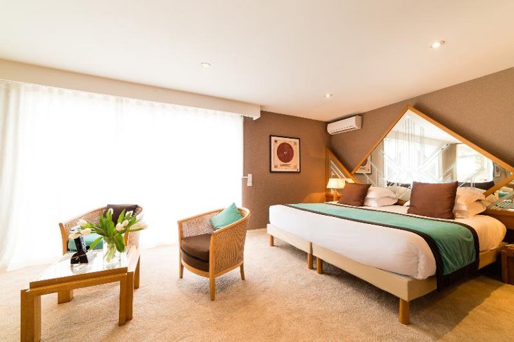 JUNIOR SUITE CITY VIEW Room