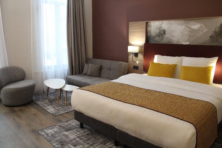 DOUBLE DELUXE ONE BED Room