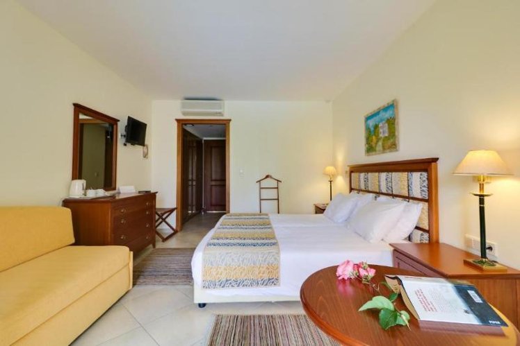 Double or Twin POOL VIEW Room