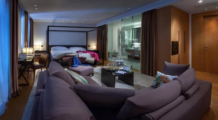 DOUBLE KING SIZE BED Room