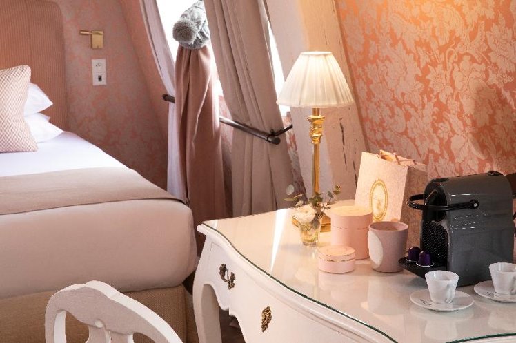 JUNIOR SUITE STANDARD Room