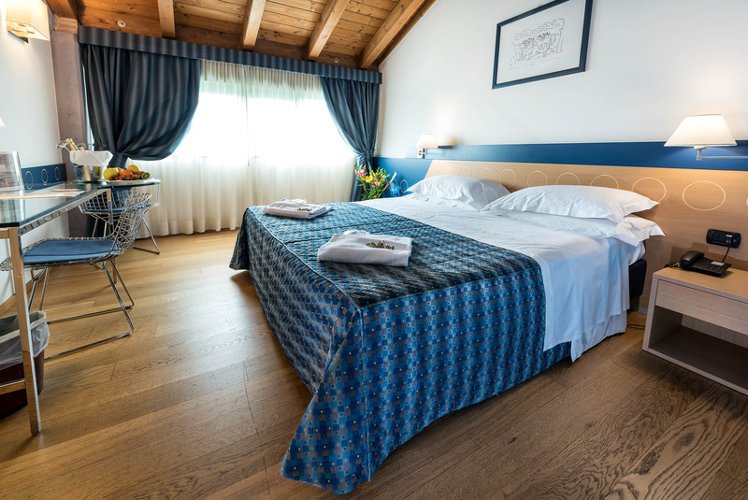 DOUBLE STANDARD Room