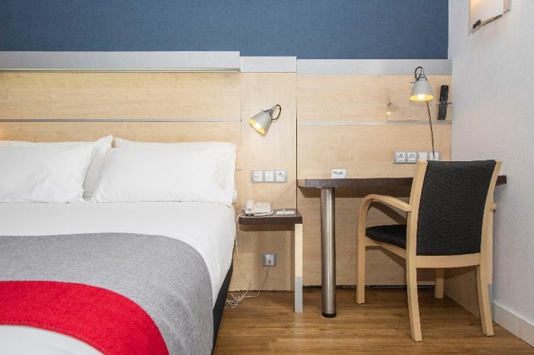DOUBLE QUEEN SIZE BED Room