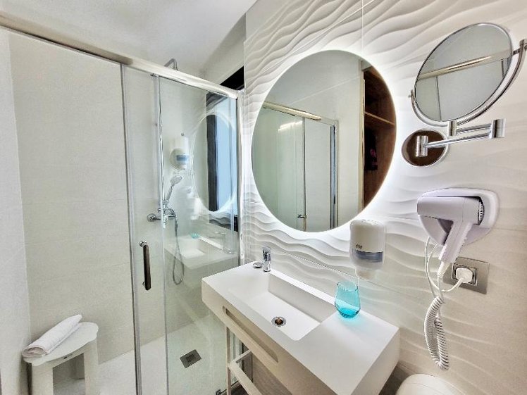 SINGLE STANDARD Room
