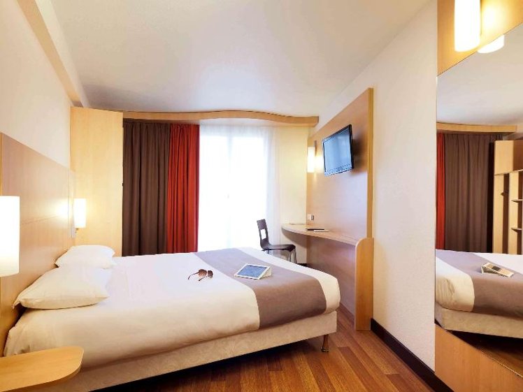 DOUBLE WITH DOUBLE BED Room