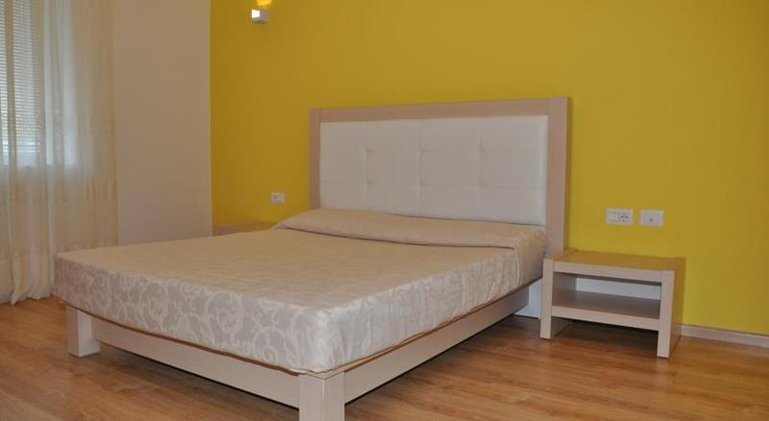SINGLE STANDARD Room