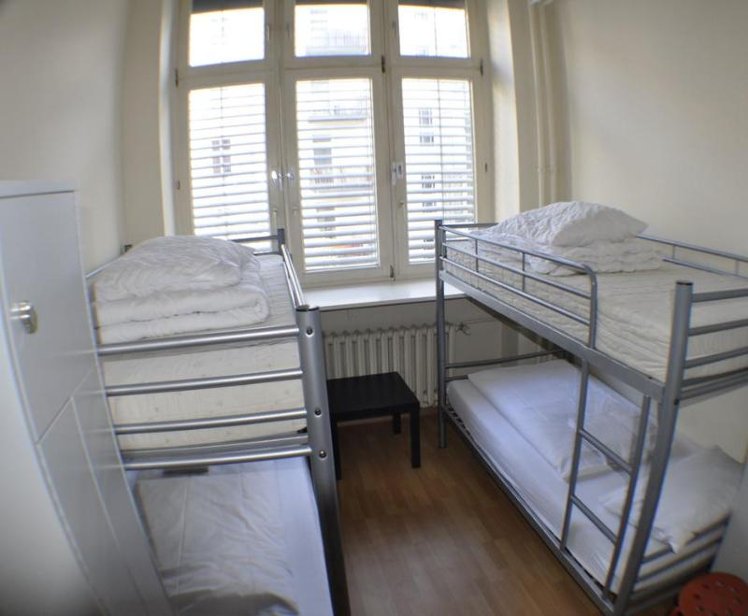 TWIN WITH SHARED BATHROOM Room