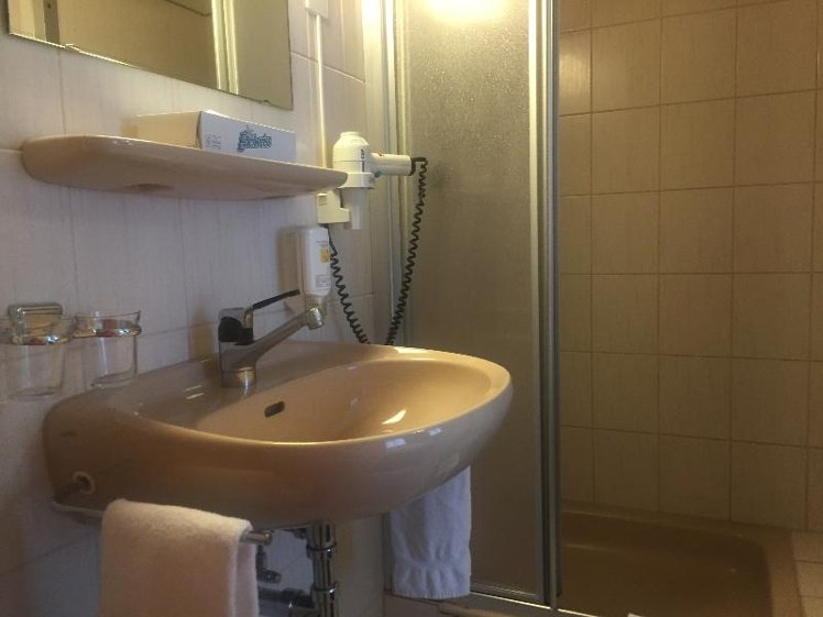 TRIPLE STANDARD Room