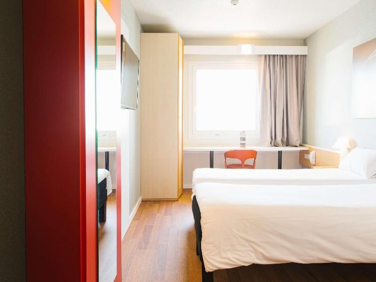 TWIN STANDARD Room