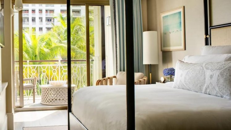 STUDIO GARDEN VIEW KING BED Room