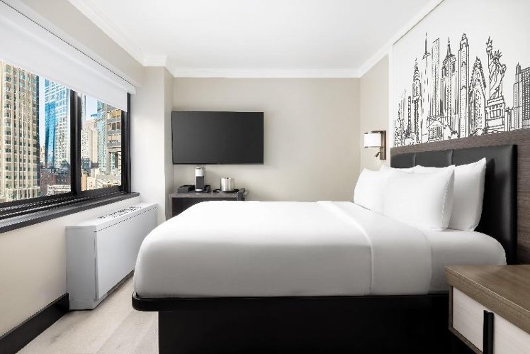 DOUBLE PREMIUM QUEEN BED Room