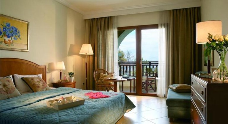 JUNIOR SUITE POOL VIEW Room