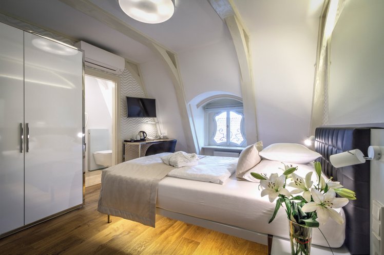 SINGLE STANDARD Room