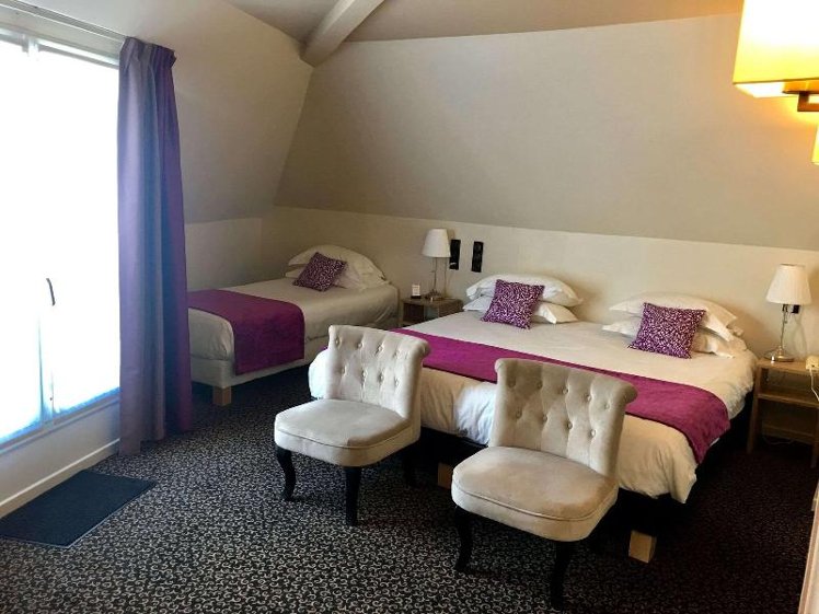 TRIPLE TWO BEDS Room