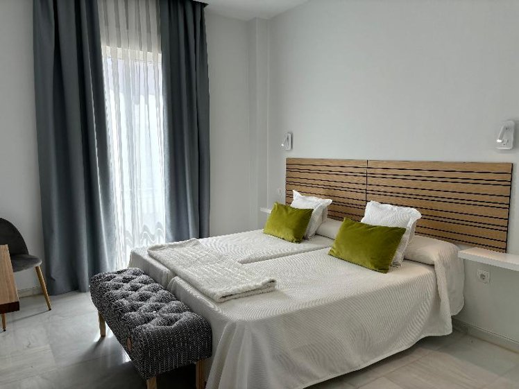 DOUBLE SINGLE USE STANDARD Room