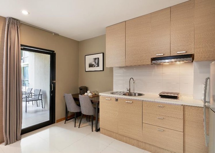 DOUBLE DELUXE POOL VIEW Room