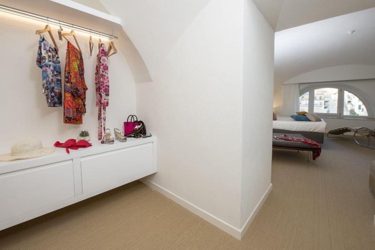 TRIPLE DELUXE CITY VIEW Room