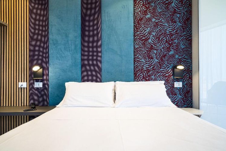 DOUBLE DELUXE QUEEN BED Room