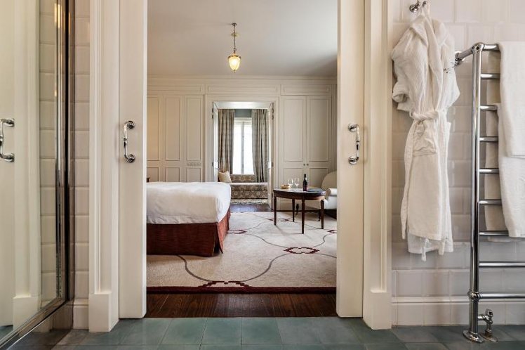 JUNIOR SUITE STANDARD Room