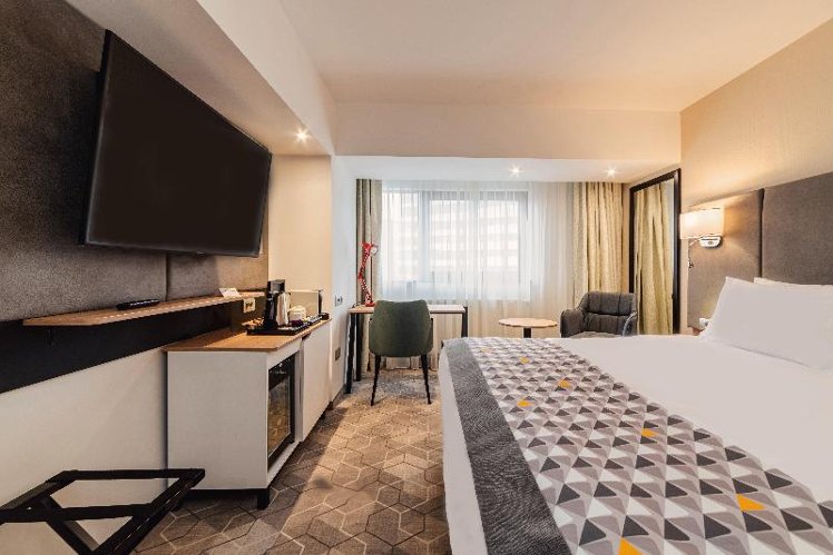 DOUBLE KING SIZE BED Room