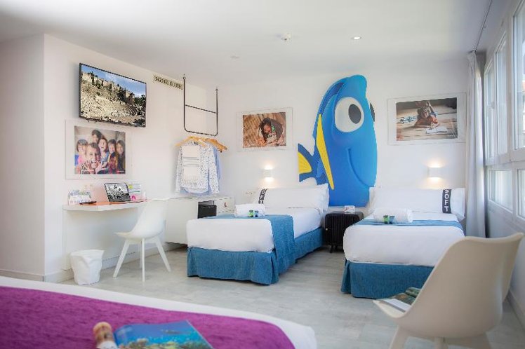 QUADRUPLE STANDARD Room