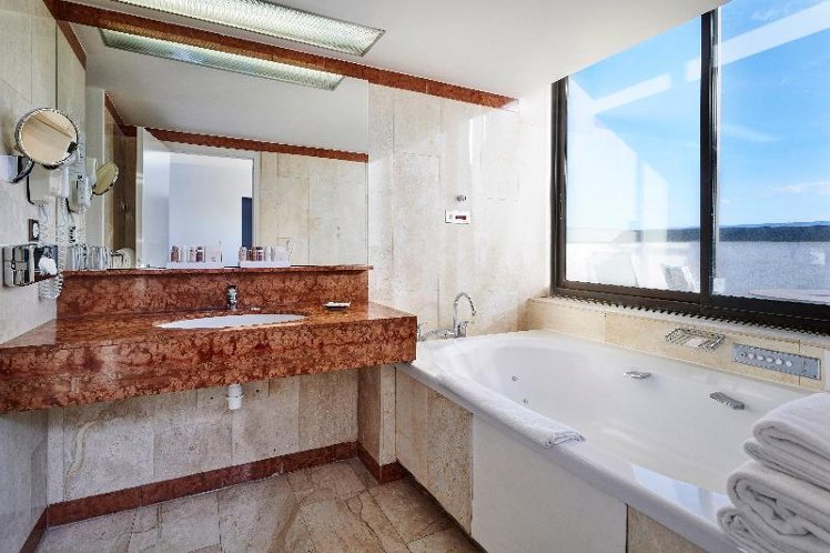SUITE KING SIZE BED Room