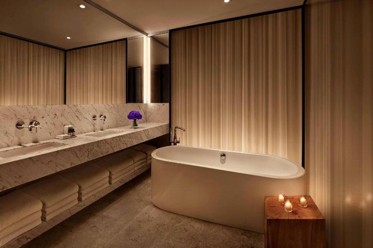 DOUBLE DELUXE KING BED Room