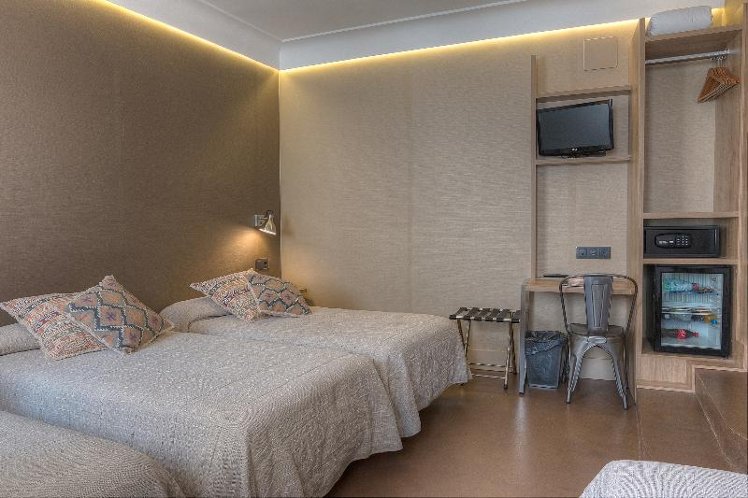 QUADRUPLE STANDARD Room