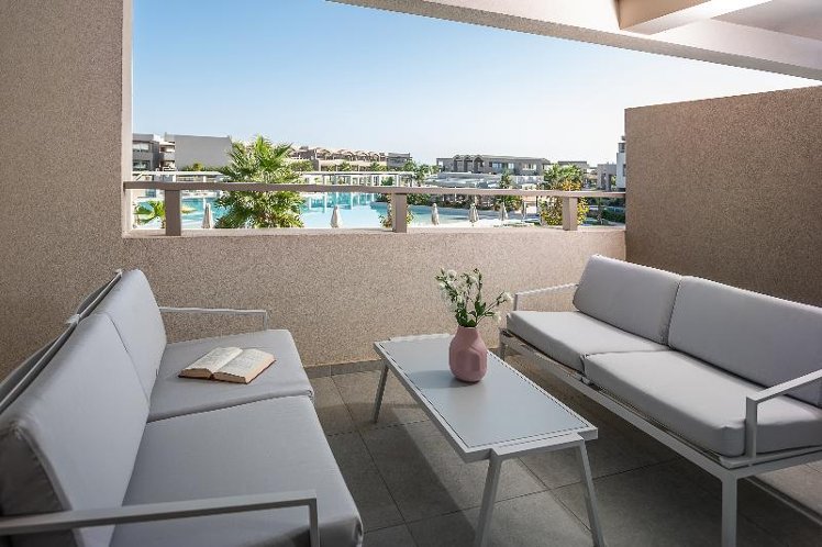 SUITE POOL VIEW Room