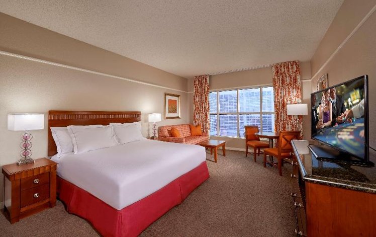 STUDIO KING SIZE BED Room