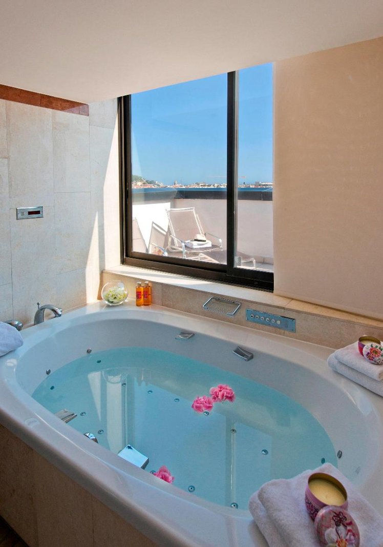 SUITE KING SIZE BED Room