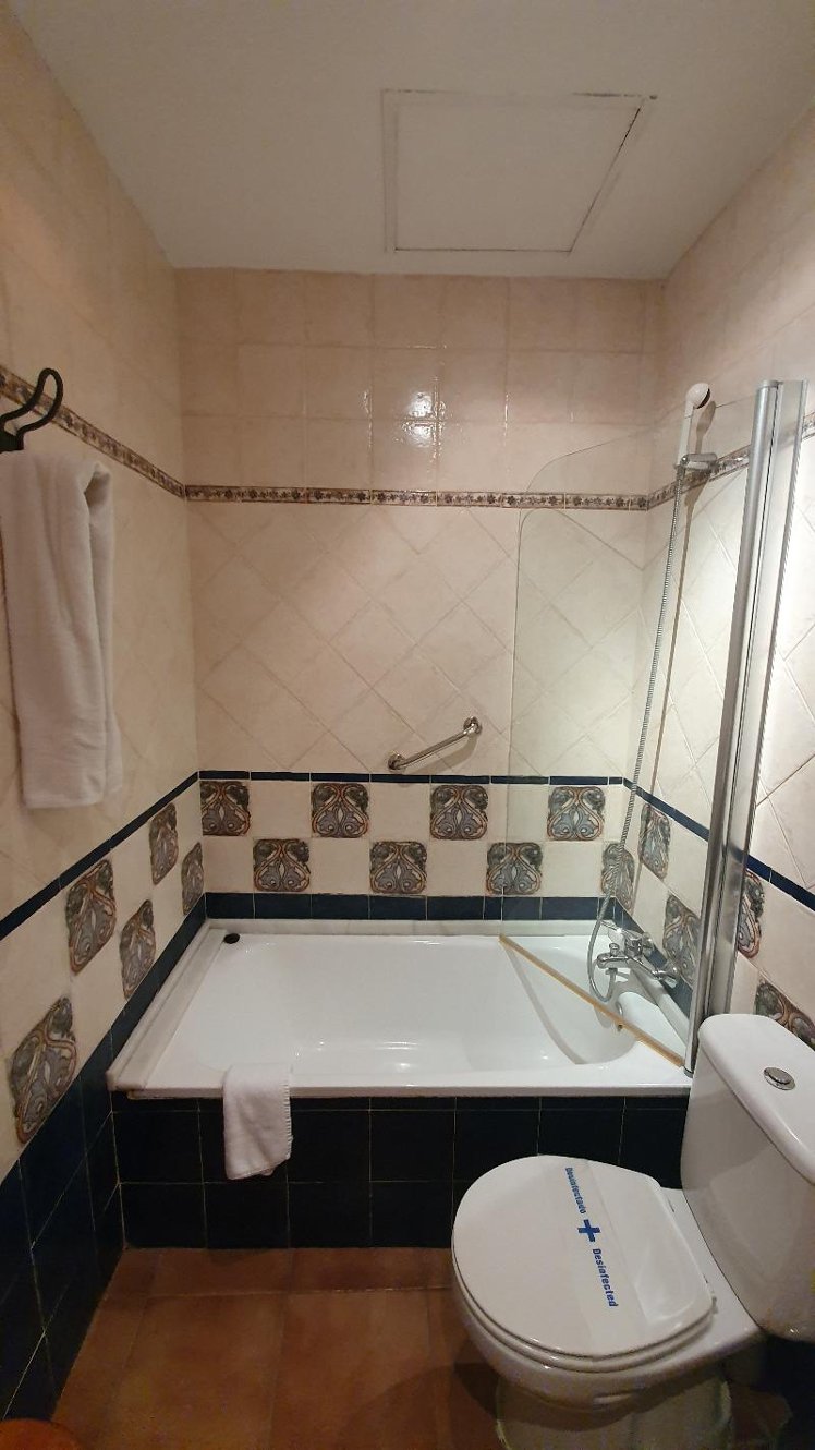 TRIPLE STANDARD Room