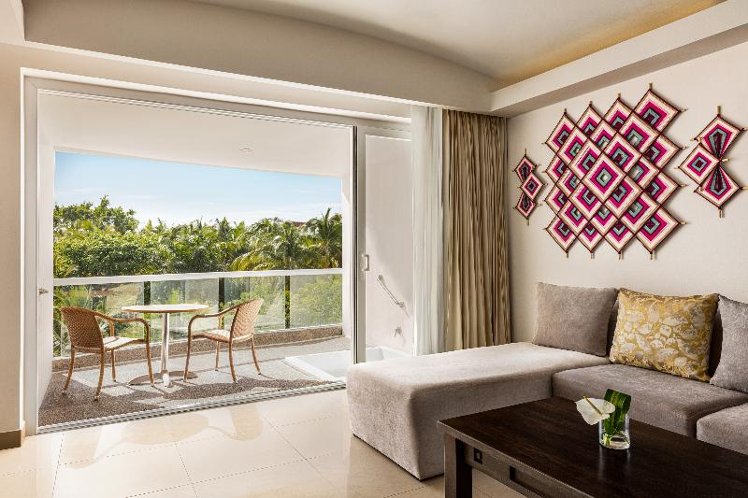JUNIOR SUITE Accessible KING SIZE BED Room