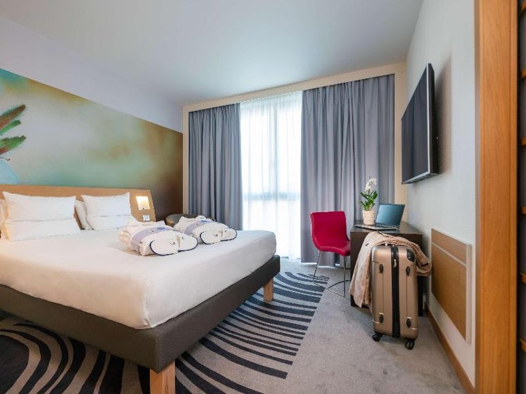 SUITE SUPERIOR KING BED Room
