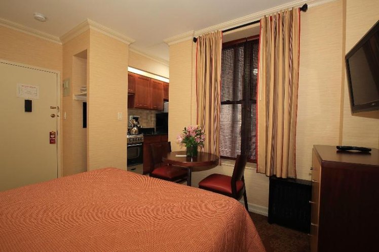 STUDIO QUEEN SIZE BED Room