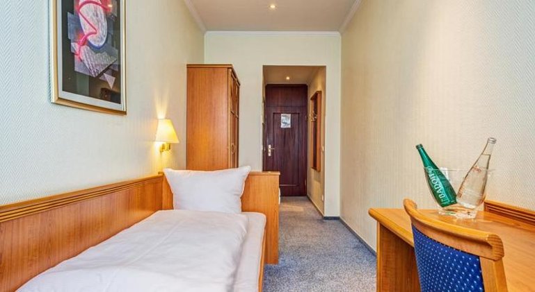 SINGLE STANDARD Room