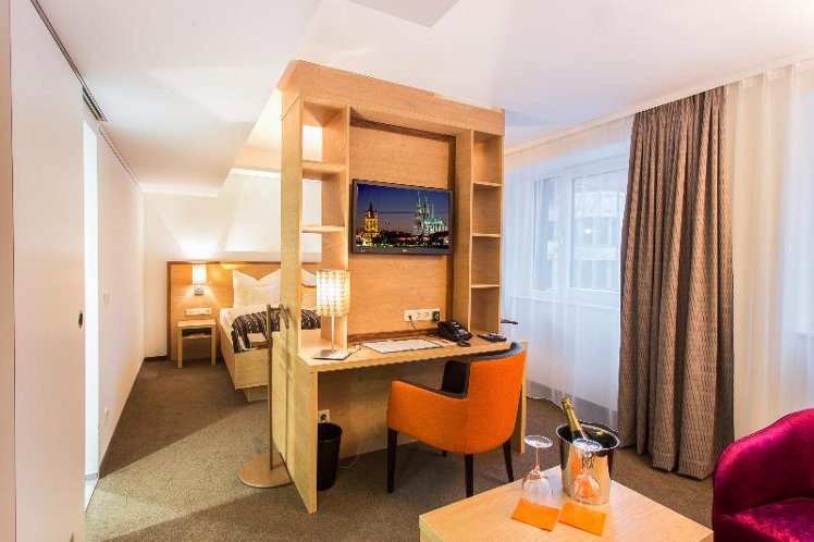 JUNIOR SUITE STANDARD Room
