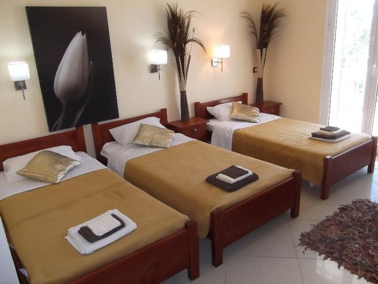 TRIPLE STANDARD Room