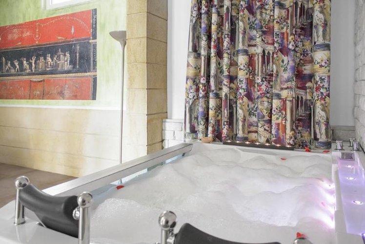 SUITE WITH JACUZZI Room
