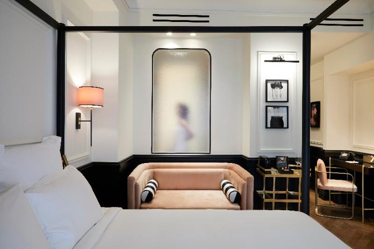 DOUBLE DELUXE WITH BALCONY Room