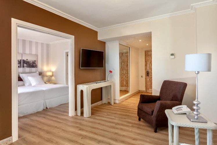 JUNIOR SUITE STANDARD Room