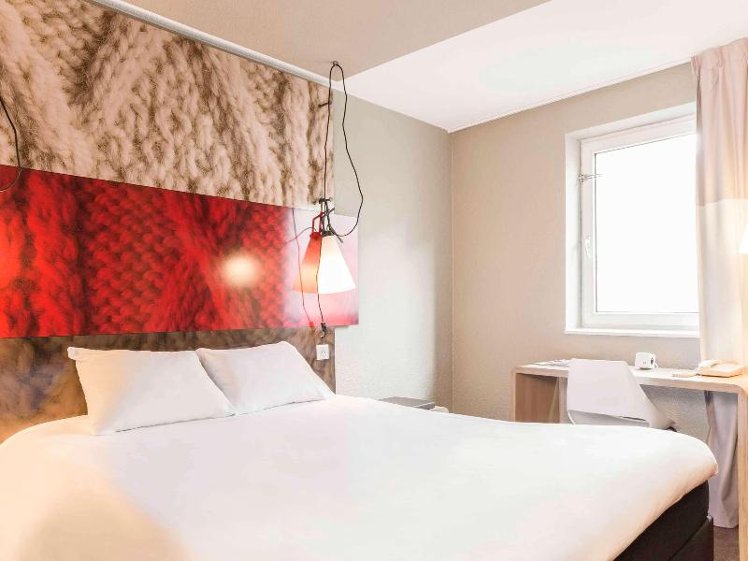DOUBLE WITH DOUBLE BED Room