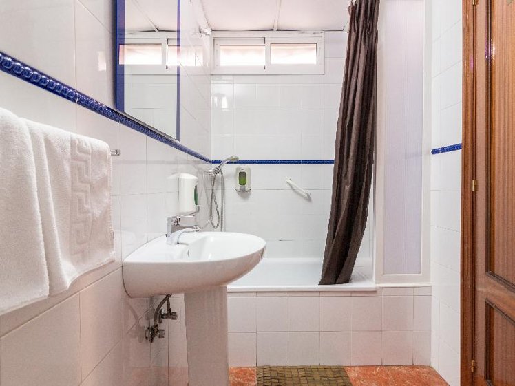 SINGLE STANDARD Room