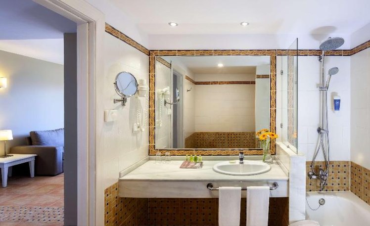 DOUBLE DELUXE SEA VIEW Room