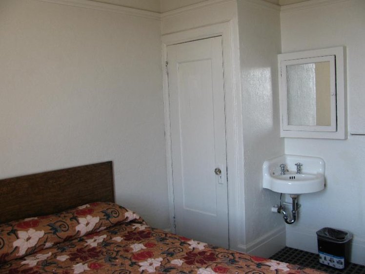 DOUBLE WITH SHARED BATHROOM Room