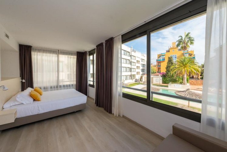 STUDIO POOL VIEW Room